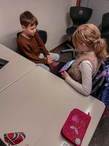 4.klassingene øvet seg først på å presentere for hverandre. 